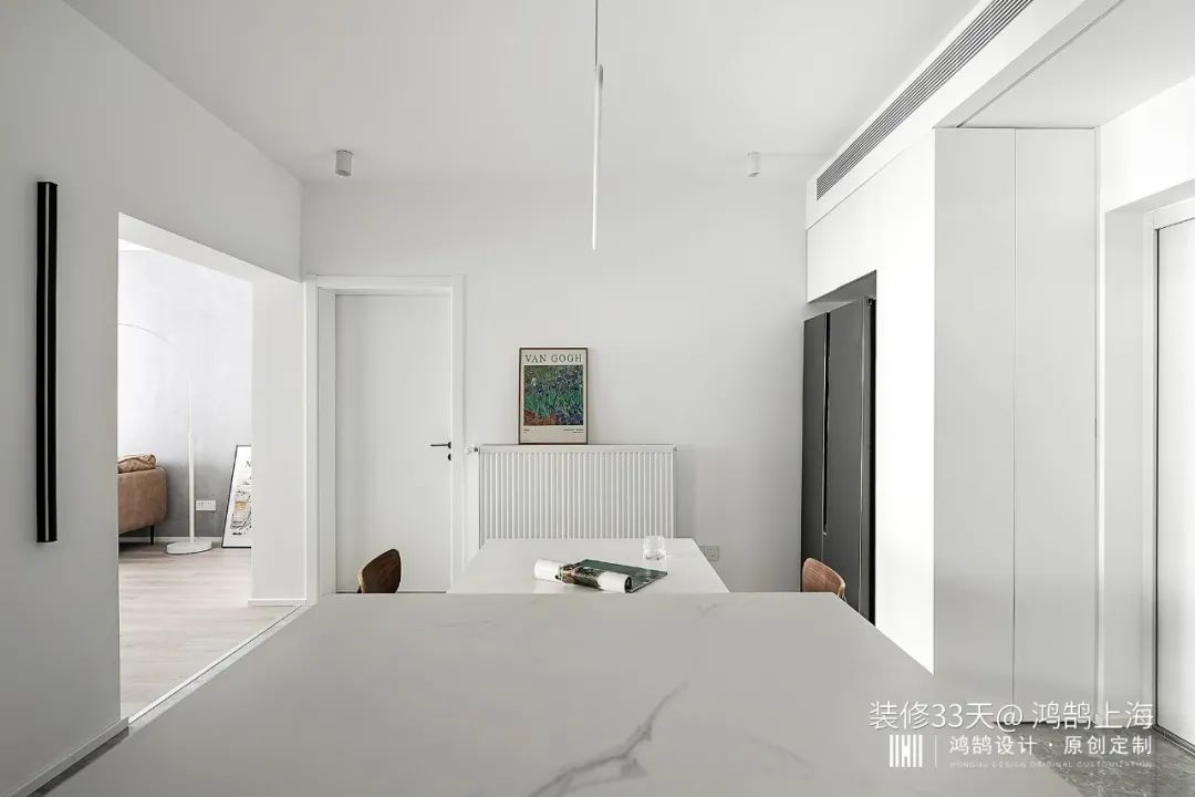 95平现代简约两室，开放厨房，中岛餐厅