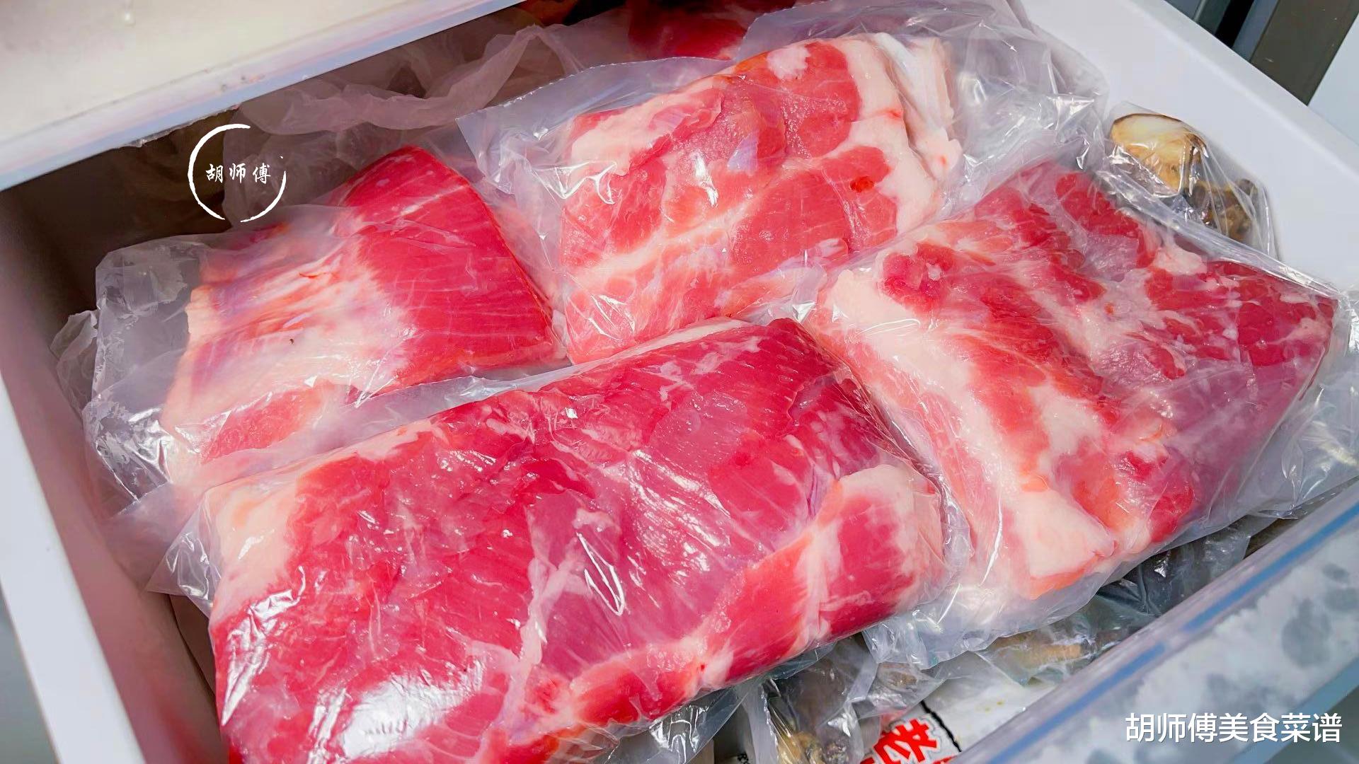 保存猪肉，万不可直接放冰箱！老屠夫教我一妙招，放很久也很新鲜