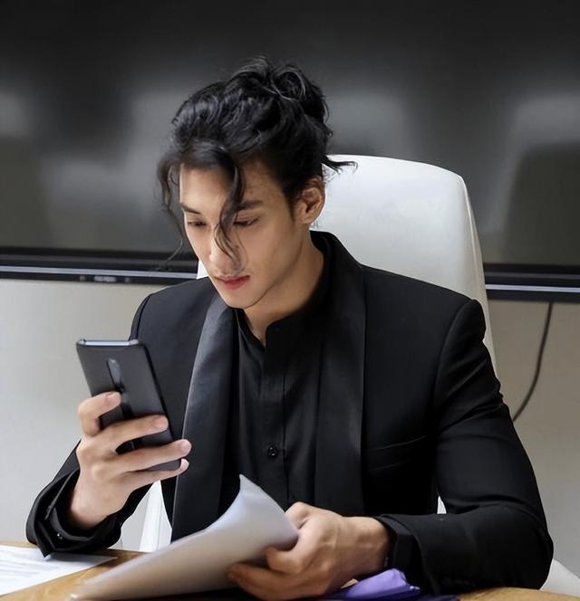 “地表最帅和尚”被万千少女迷恋,为何他后来会被缅甸警方通缉?