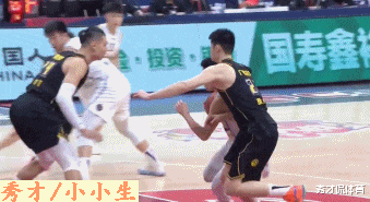 孙铭徽|格局太小！男篮国手冲突迁怒于颧骨骨折小将，球迷不满翻旧账对线
