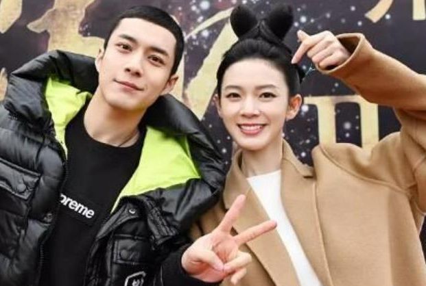 陈瑶|陈瑶开豪车出门被拍,与韩东君马路边热聊,两人一前一后同回家中