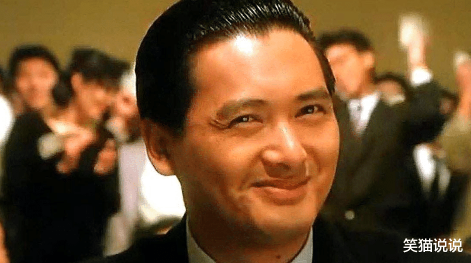 周润发|周润发获博士旧照曝光，西装革履满头白发，让网友梦回其赌神风采！