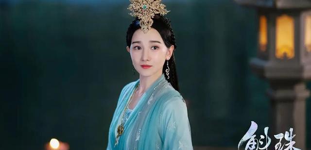 蓝焰突击|《蓝焰突击》不仅有三位美女,还组了三对CP,他们都会在一起吗?