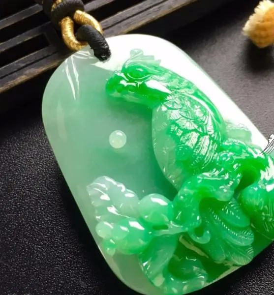 翡翠|带你看最壕气的大桥,镶嵌了7777块翡翠!