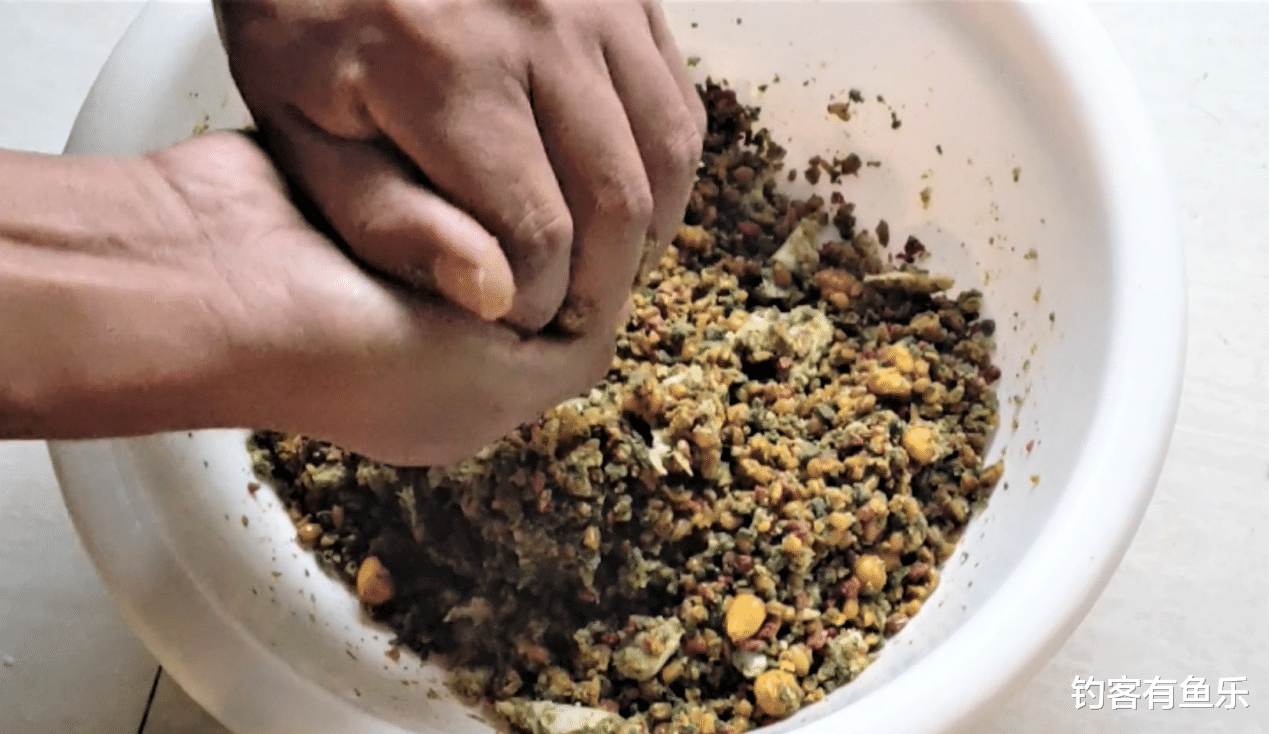 |野外钓鱼为什么钓到后来会慢慢停口？打窝能不能一次性打够不补窝