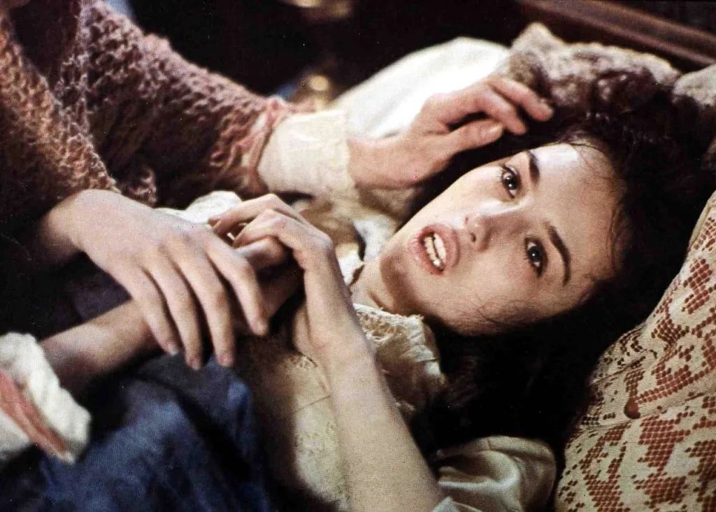 阿佳妮|19岁打破奥斯卡记录，26岁美到全球封禁，如今却被嘲全脸崩塌