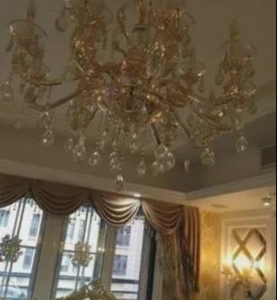 父母花100万给弟弟装修婚房，装修超豪华，窗帘简直亮瞎眼！