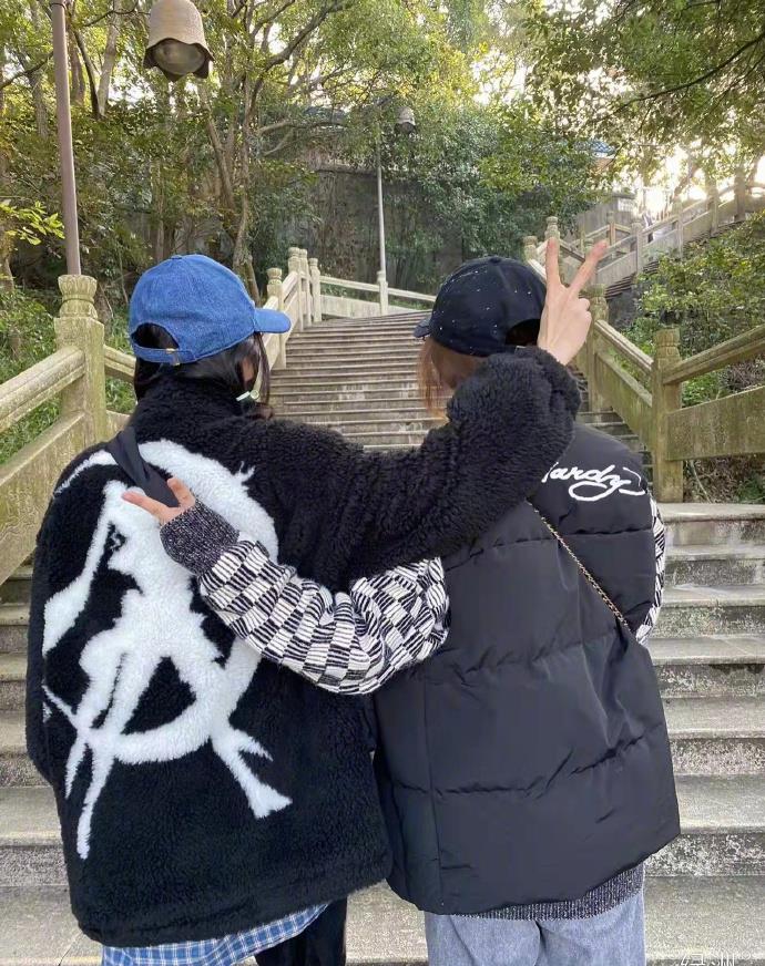 杨幂|杨幂为刘诗诗送生日祝福，晒爬山合影