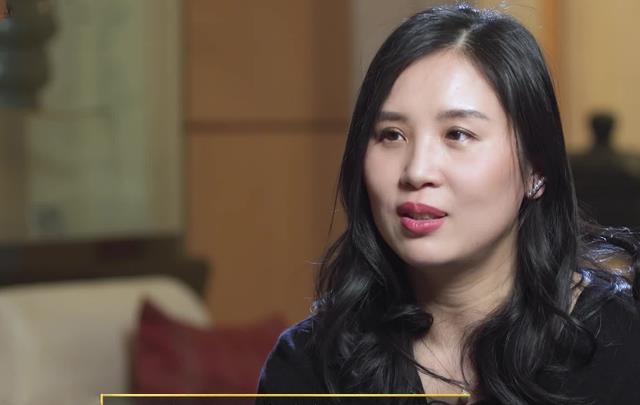 黄晓明|黄晓明和董事长暧昧!吻别依偎超亲密,身份曝光杨颖叶珂都黯淡