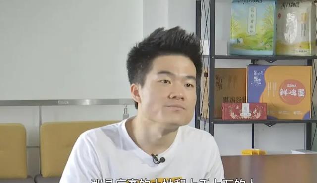 减脂 新东方“兵马俑”董宇辉，字体如其人很耐看，字和脸型都很“方”