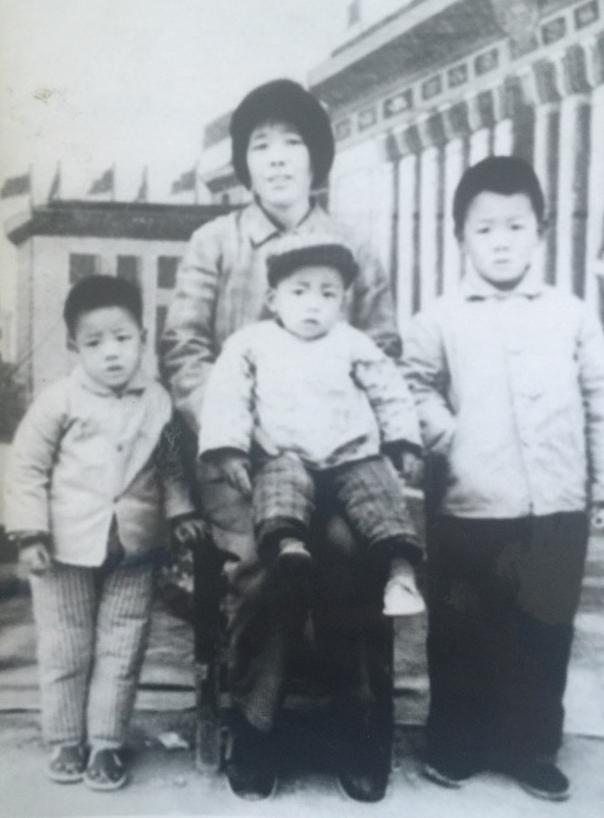 王宝强|演员王宝强：懂事低调又孝顺，母亲67岁去世，成了他心中永远的痛