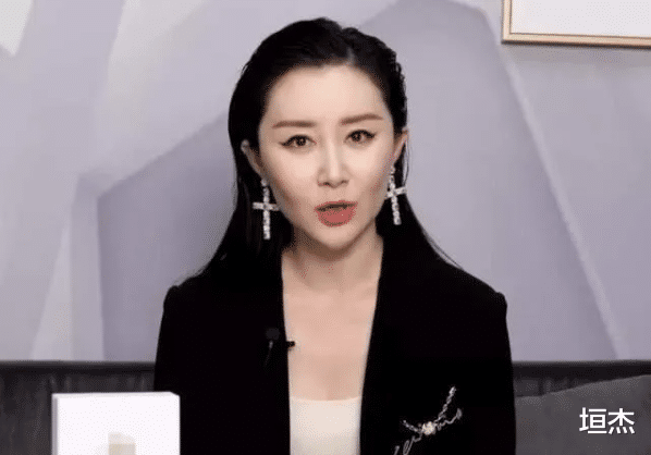 整容|满脸僵硬、肿成馒头，明明颜值拉胯，就别硬装“美少女”了