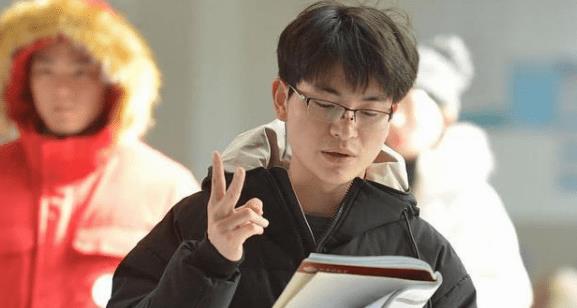 硕士研究生|30岁了月薪才4700元,985硕士生无奈诉说,揭露了社会的现实!