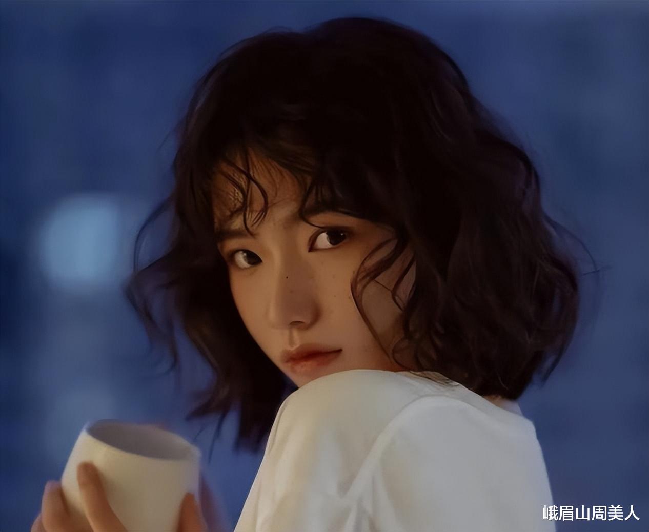 短发 中年女人别再留长发了，显老！今年流行这3种“减龄短发”，真美
