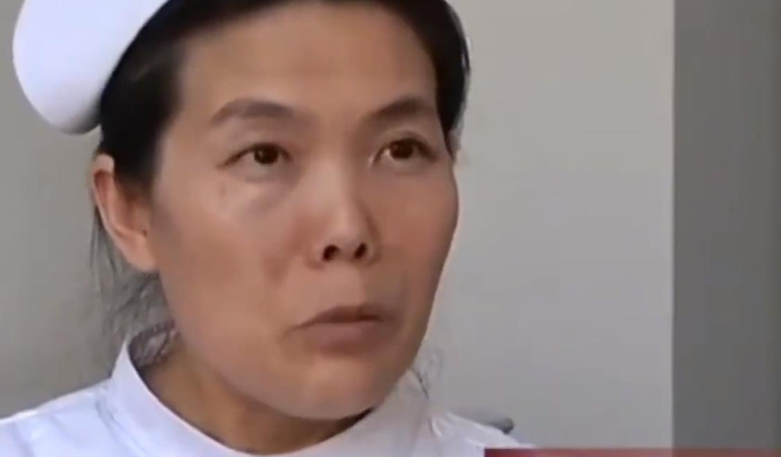 6个月的孕妇被烧焦,胎儿还活着,她以命换命扯掉焦死皮生产