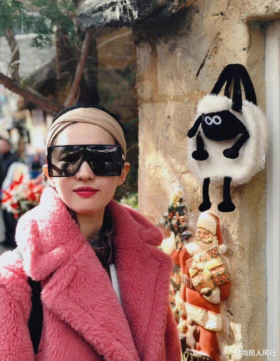 刘亦菲|刘亦菲又重回千金大小姐排场！背32万爱马仕赶高铁，出行不输豪门