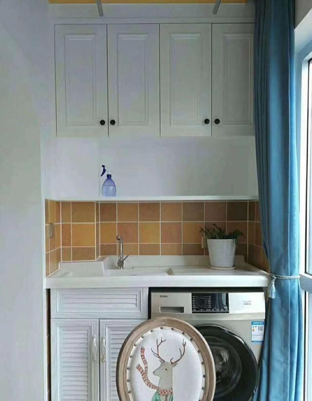 刚搬新家，白色简欧风真好看，尤其是电视墙的嵌入式柜子太实用了