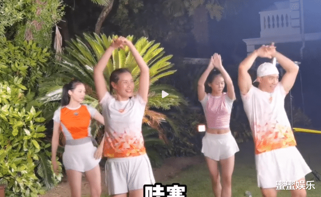 郑恺|郑恺的爸爸首次出镜,和2岁孙女生疏,为儿媳准备10道菜显朴素