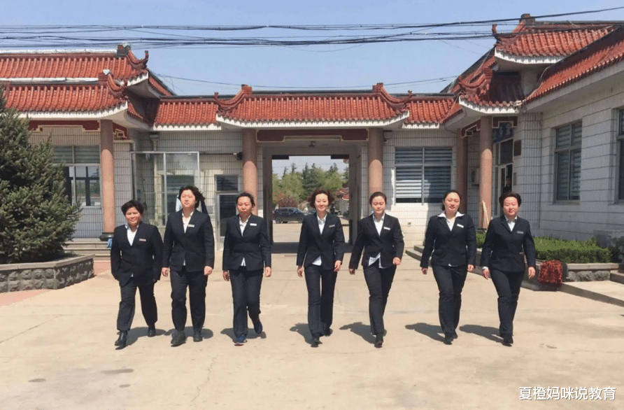 宿舍|00后美女当“职业守墓人”，工作中没有勾心斗角，宿舍亲近大自然