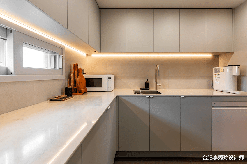 108㎡二手房，业主简单翻新，“白墙灰地”，清爽大方谁不喜欢？