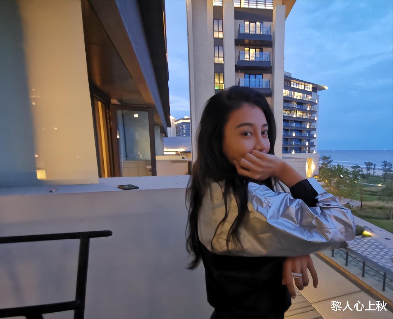 曹云金|曹云金前妻唐菀发牢骚,配文暗示后悔离婚,网友质疑用前夫蹭热度