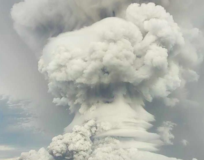 汤加火山爆发威力约千颗原子弹,更大灾难还在后面,人类要警惕了