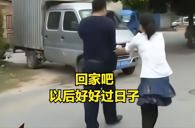 男子落魄借钱无门,东山再起妻子跪求原谅:以德报怨,何以报德