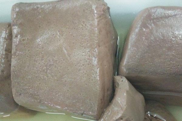 排毒|吃完猪血后为什么拉黑色粪便？是肠道在排毒，还是身体出问题了？