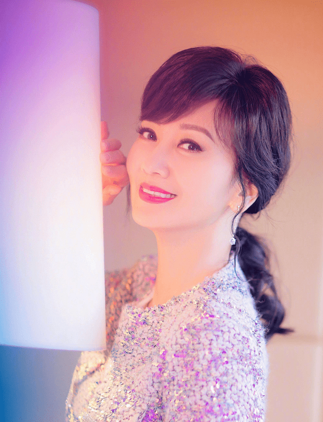 赵雅芝|看赵雅芝和前夫的儿子，再看与现任老公的儿子，差距一目了然