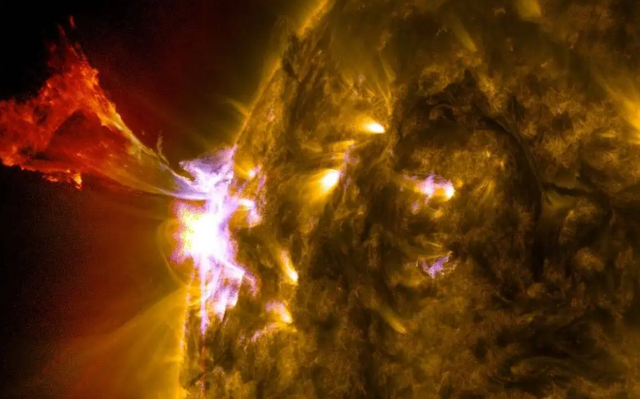 太阳2周内“喷火”36次,地球现40度、50度高温!