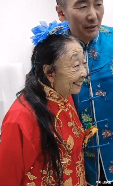 李玉成|85岁马玉琴被当“猴”耍？为热度被要求啃硬骨头，网友：自作自受