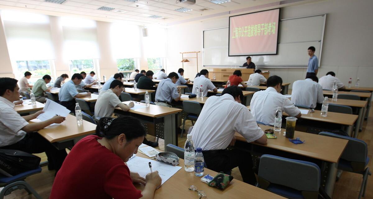 招聘|聘任制公务员陆续启动招聘，有五险一金，转正年薪30W起！