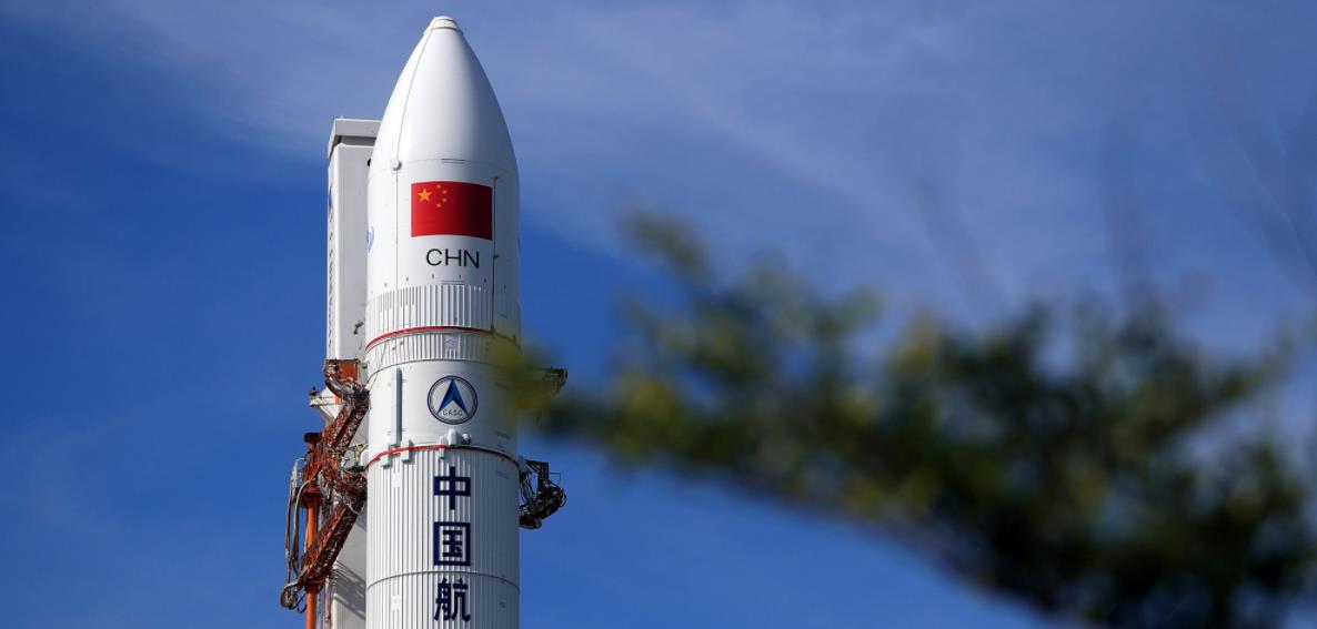 中国首次载人登月:2名航天员上月球!为什么不在美国之前执行?