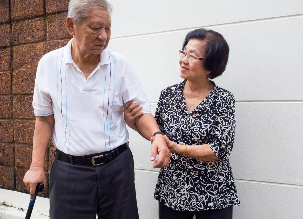 拆迁获赔370万,25岁女孩拒绝交出拆迁款,竟遭到亲戚起诉