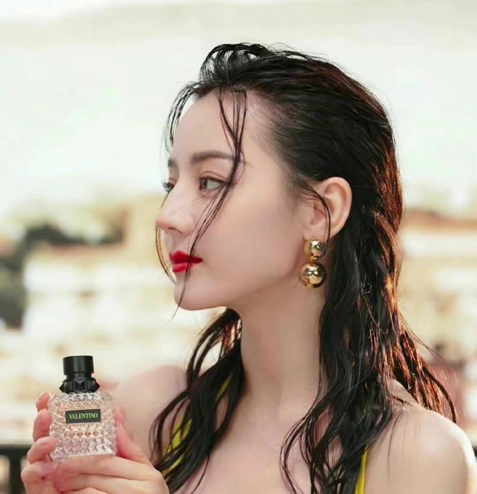 黑涩会美眉|8.1图:杨超越 杨幂 范丞丞 虞书欣 李宇春 吴磊 孟子义 蔡徐坤 迪丽热巴