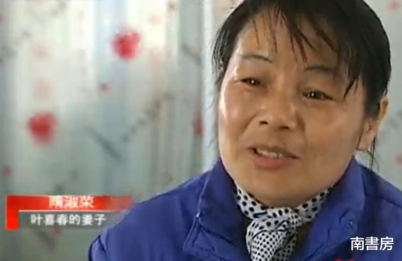 2010年男子救了一只袍子,养好伤后赖着不走,还把母袍子带来蹭吃