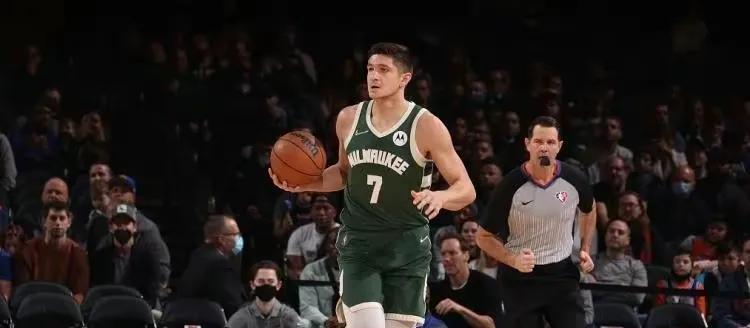 雄鹿输球输人,巴特勒道歉篮网绝处逢生,美媒爆3换1交易
