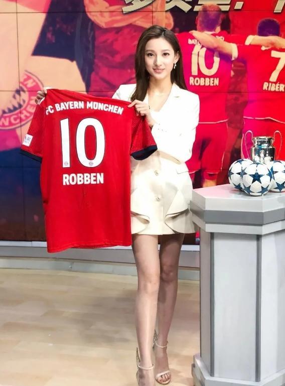 马凡舒|从天下足球首位美女主持，到主持春晚，28岁马凡舒太漂亮上热搜