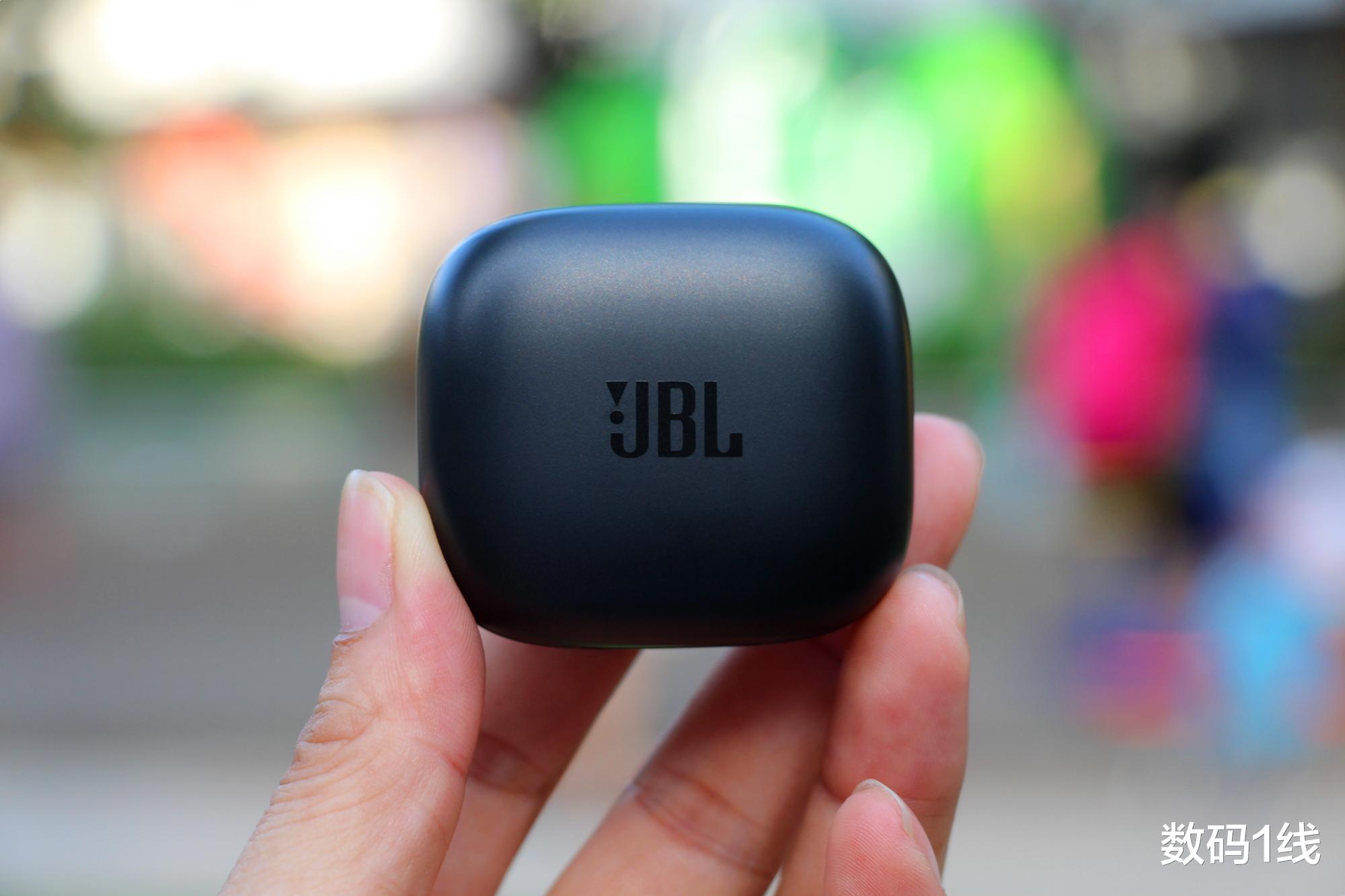 JBL Live Free 2静噪豆，通勤、运动佩戴两不误的真无线耳机