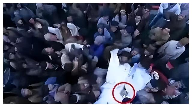 黄圣依|强吻，顶胯？娱乐圈的“假戏真做”，毁了多少女明星的清白？