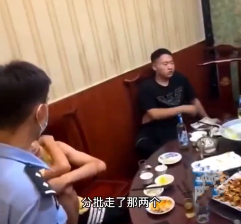 浙江两男子和朋友聚餐,结果全都尿遁跑路了,两人没钱付不起餐费