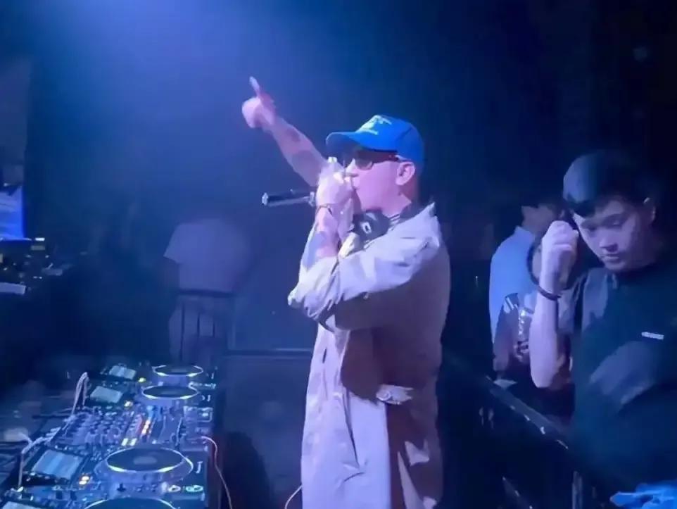 小S|具俊晔忙工作，小S忙代言，大S很安静，张兰直播间依然火爆