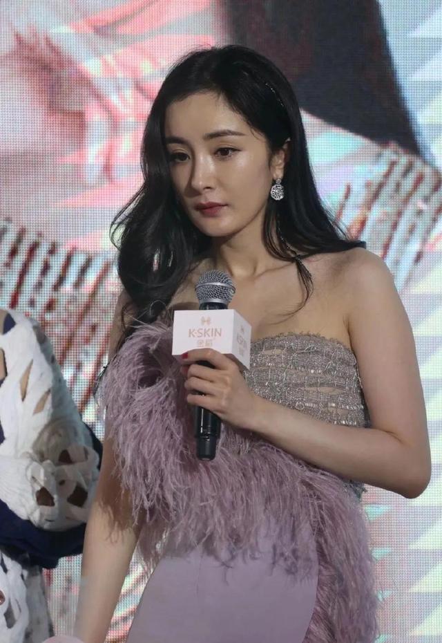 杨幂|杨幂的身材有多炸？我承认我馋了