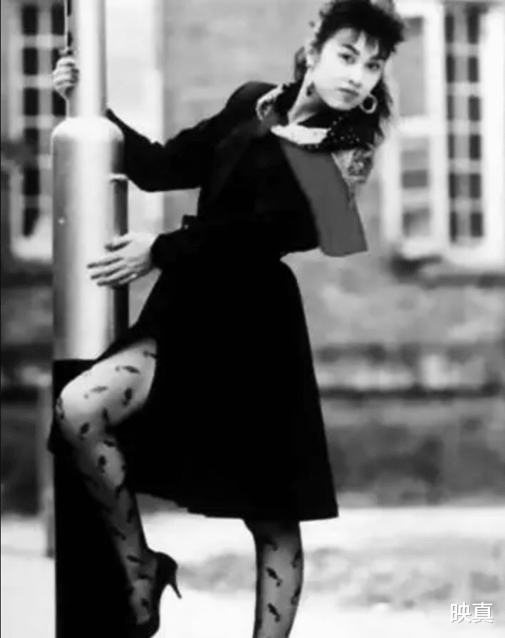 香港|中国首位变性人:一生被五个男人宠爱,嫁大30岁富豪,经历传奇