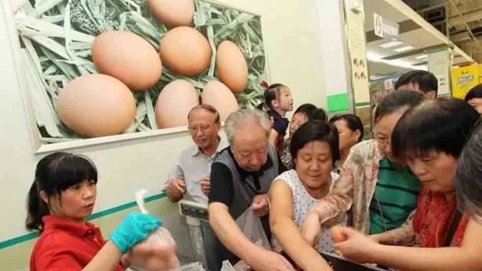 老人超市拿鸡蛋猝死，家属索赔38万，法院咋判？
