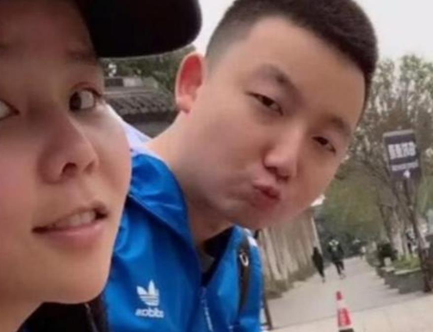 姚策|摆拍?杜新枝晒自己外出摘桑葚画面,多个小细节老杜遭打脸