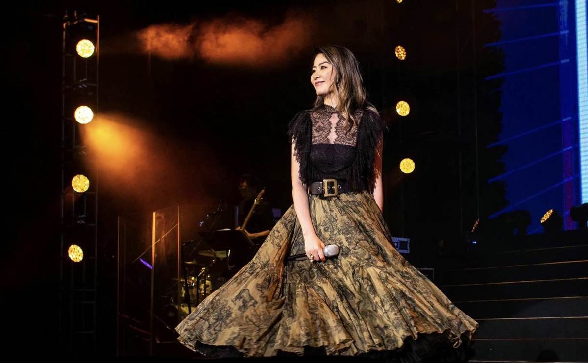 陈慧琳|「49岁的陈慧琳」状态真好，穿抹胸裙亮相活动，网友：身上没有一丝赘肉