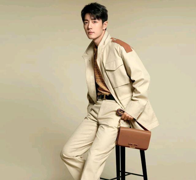 肖战|工作室确认肖战已抵达米兰！还分享肖战漫步帅照，颜值真是一绝