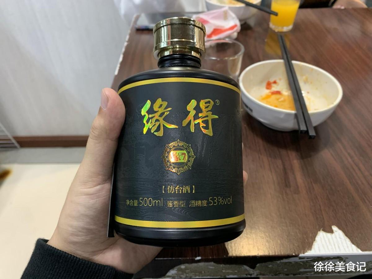 辽宁两位大爷相约聚会，3道美食，2款美酒，直叹这辈子值了！