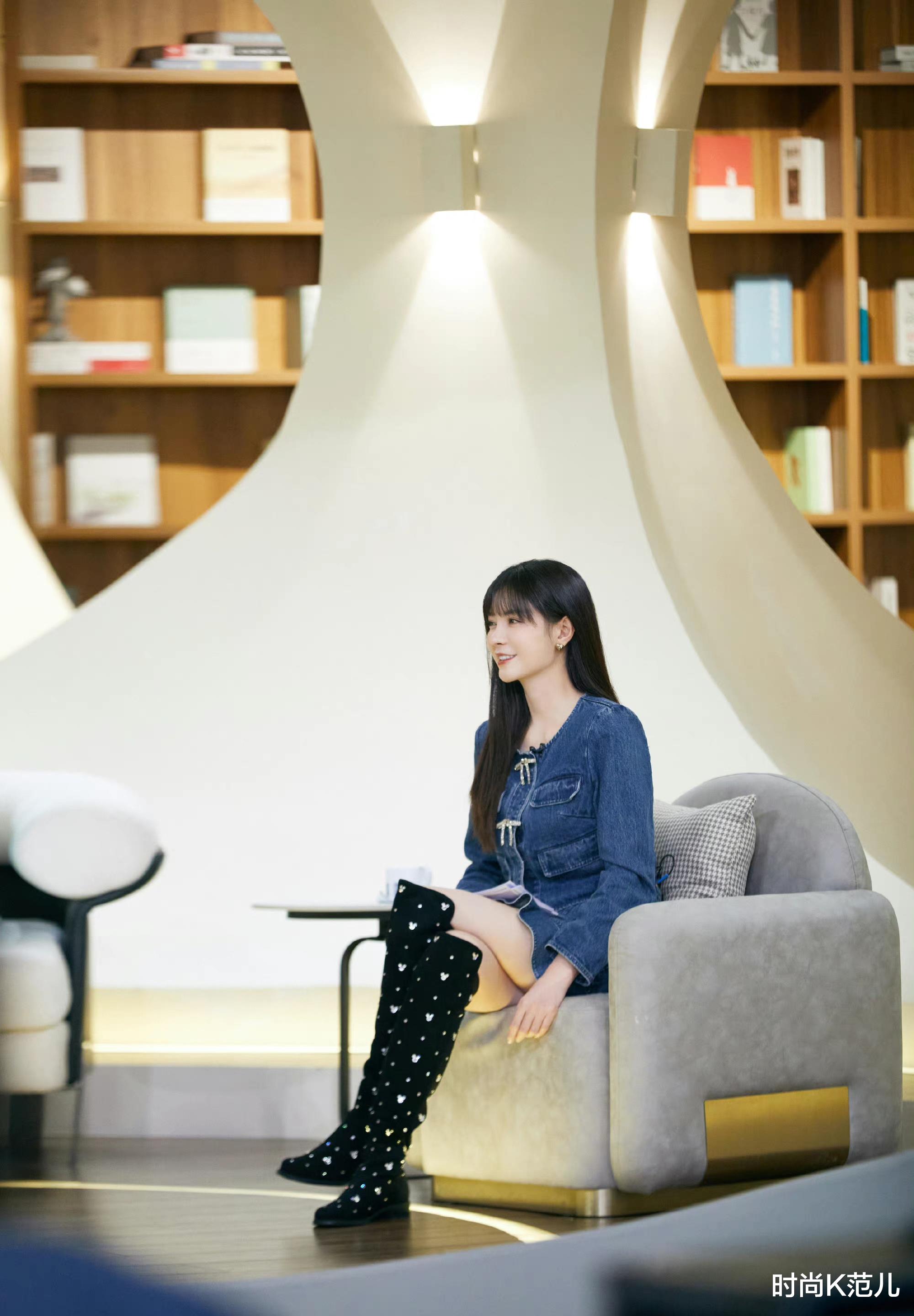 运动 沈梦辰又剪空气刘海了,穿一身牛仔裙录节目,乖巧又甜美!